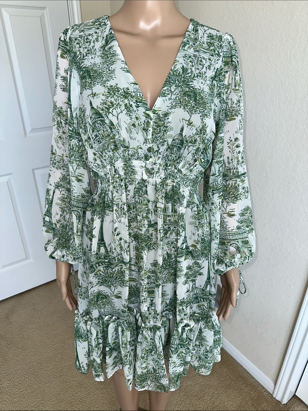 NWT Taylor Green Toile V-Neck Tiered Maxi Dress Size 10 - Picture 1 of 16